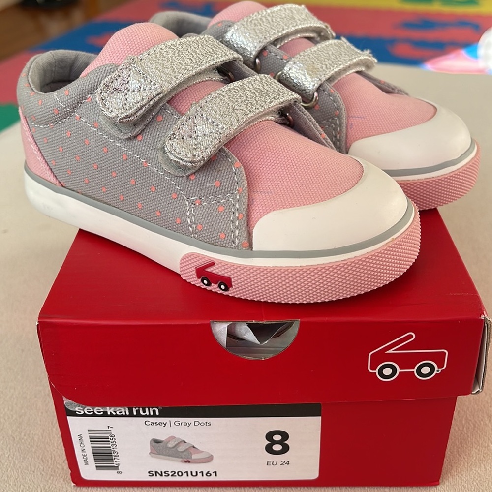 See Kai Run Casey Gray Dots Size 8 NEW